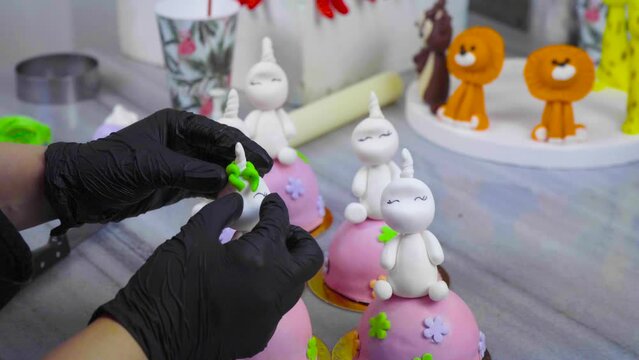 Making Pink Unicorn Cake in The Cake Workshop