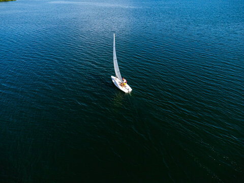 Yacht on the summer lake © alipko