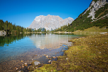Fototapeta na wymiar pictorial lake Seebensee, popular hiking destination from Ehrwald, austria