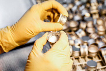 Cosmetic bottle caps for cosmetic production in the laboratory