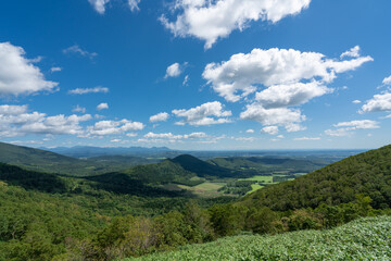 北海道、狩勝峠展望台から見る新得、十勝平野の風景