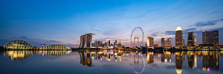 Fototapeta na wymiar Panoramic view of Singapore Marina Bay area and CBD district at Magic hour.