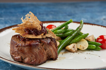 steak with french beans and sauce