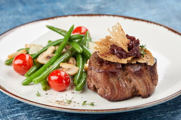 steak with french beans and sauce