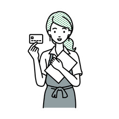 立って書類とカードを手に持つ店員の女性