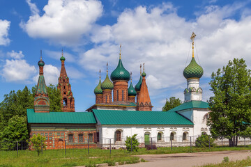Fototapeta na wymiar Ensemble of churchs, Yaroslavl, Russia