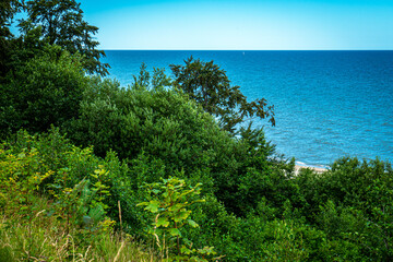 Fototapeta na wymiar View from a high cliff to the beach on the Baltic Sea