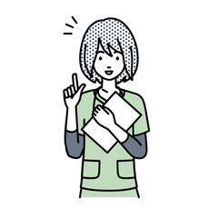 デスクで座ってPCを開いて何かひらめいた看護師の女性