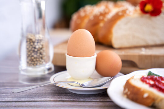 Frühstück mit weichem Ei