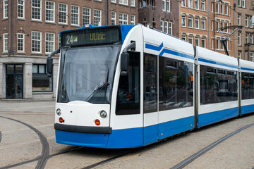 Tramlijn 24 in Amstredam centrum || Tram 24 in Amsterdam center, Noord-Holland province, The Netherlands