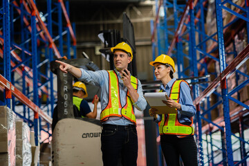 Fototapeta premium Workers or warehouse workers in warehouses in retail warehouses. Transportation and order processing in trade. work in logistics Distribution center. Distribution center, storage. warehouse