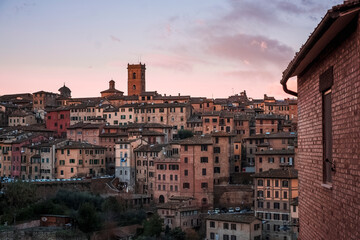 Fototapeta na wymiar splendid panorama of Siena and its historic center at sunset.