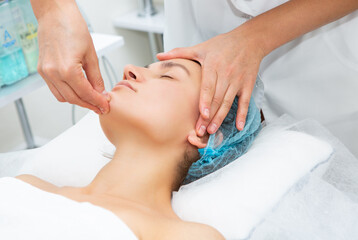 Obraz na płótnie Canvas facial massage, lifting and tightening of the skin on the face