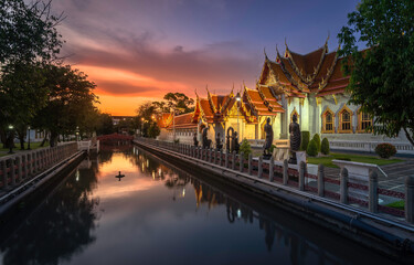 Obraz premium Temple city in Bangkok ,Thailand