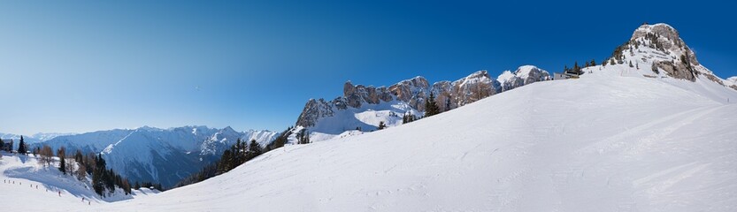 Fototapeta na wymiar wide winter landscape, skiing area Rofan alps, blue sky with copy space