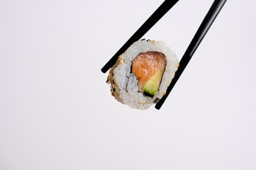 SALMON AND AVOCADO SUSHI ROLL 