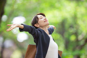 リフレッシュ・深呼吸・女性