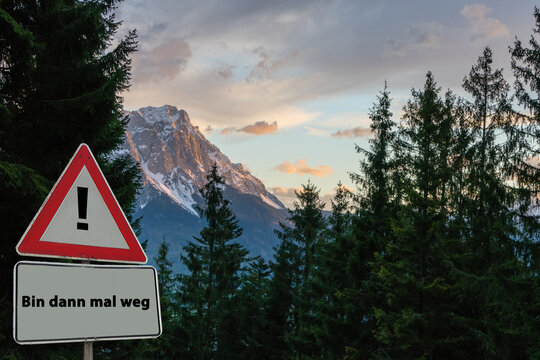 Bin dann mal Weg Schild Alpenpanorama