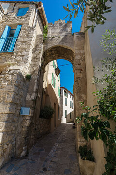 Bages Street views in France