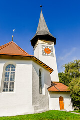 Fototapeta premium Sigriswil, Kirche, Dorf, Dorfkirche, Kirchturm, Thunersee, Alpen, Wanderweg, Aussichtspunkt, Berner Oberland, Berner Alpen, Sommer, Schweiz