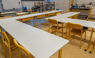 Classe d'école primaire sans personne.