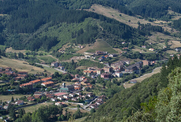 Fototapeta premium Panoramic views of the town of Potes from Mount Arabades on a sunny day, Picos de Europa Natural Park, Cantabria, Spain