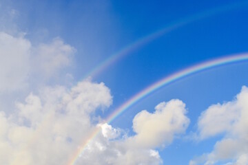 ダブルレインボーと青空