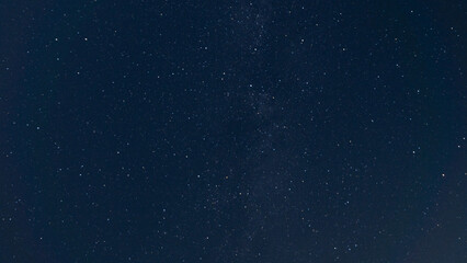 夏の夜空に浮かぶたくさんの星