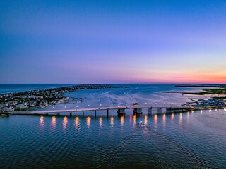 Obraz premium Sunset over the Bridge