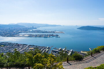 高松市街並みと瀬戸内海(香川県屋島山上やしまーるからの眺望)