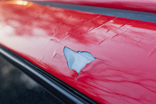 The red car paint peels off, the car paint cracks and falls off.