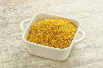 Raw bulgur in the bowl