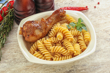 Roasted chicken leg with macaroni