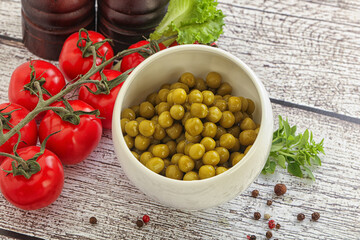Canned sweet green peas conserve