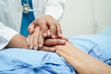 Doctor holding hands Asian elderly woman patient, help and care in hospital. - obrazy, fototapety, plakaty
