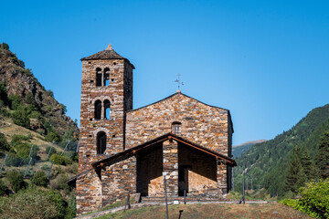 Iglesia de orígen románico de Sant Joan de Caselles, en Canilo, Andorra.
