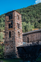 Iglesia de orígen románico de Sant Joan de Caselles, en Canilo, Andorra.
