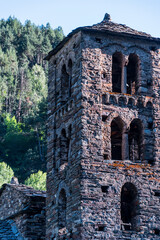 Iglesia de orígen románico de Sant Joan de Caselles, en Canilo, Andorra.