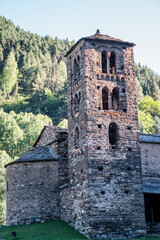 Iglesia de orígen románico de Sant Joan de Caselles, en Canilo, Andorra.