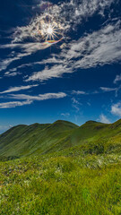 彩雲と光芒　鳥海山登山　笙ヶ岳方面