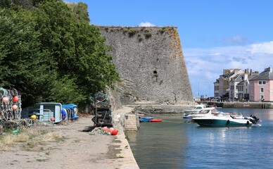 Fototapeta na wymiar view of the town in Belle Ile, France 