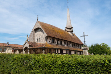 Fototapeta na wymiar Eglise de Lentilles, Parc naturel régional de la forét d'Orient, 10, Aube