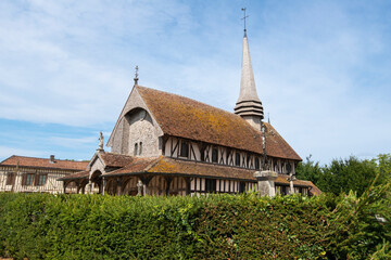 Fototapeta na wymiar Eglise de Lentilles, Parc naturel régional de la forét d'Orient, 10, Aube