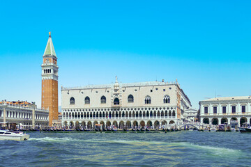 Fototapeta na wymiar view to marcus square in venice with the palace of the doges from seaside