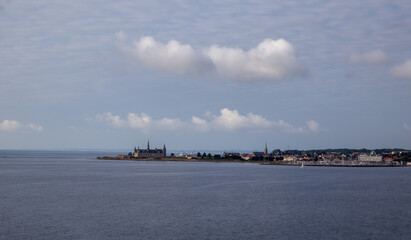Obraz premium Panorama Blick auf Schloss Kronborg mit Helsingør in Dänemark.