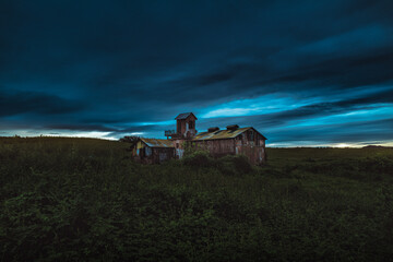 Fototapeta premium a cloudy day on the ranch