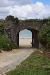 Fototapeta na wymiar old stone path to the beach 