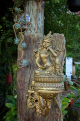 Escultura sagrada budismo, budismo tibetano, templo tibetano, divindades, bandeiras tibetanas, divindades budismo, religião