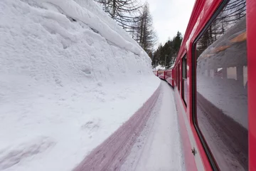 Photo sur Plexiglas Viaduc de Landwasser Winter Season Red Express in the Swiss Alps, Pontresina Switzerland 