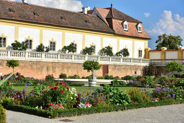 Fototapeta na wymiar Hof Palce with baroque garden